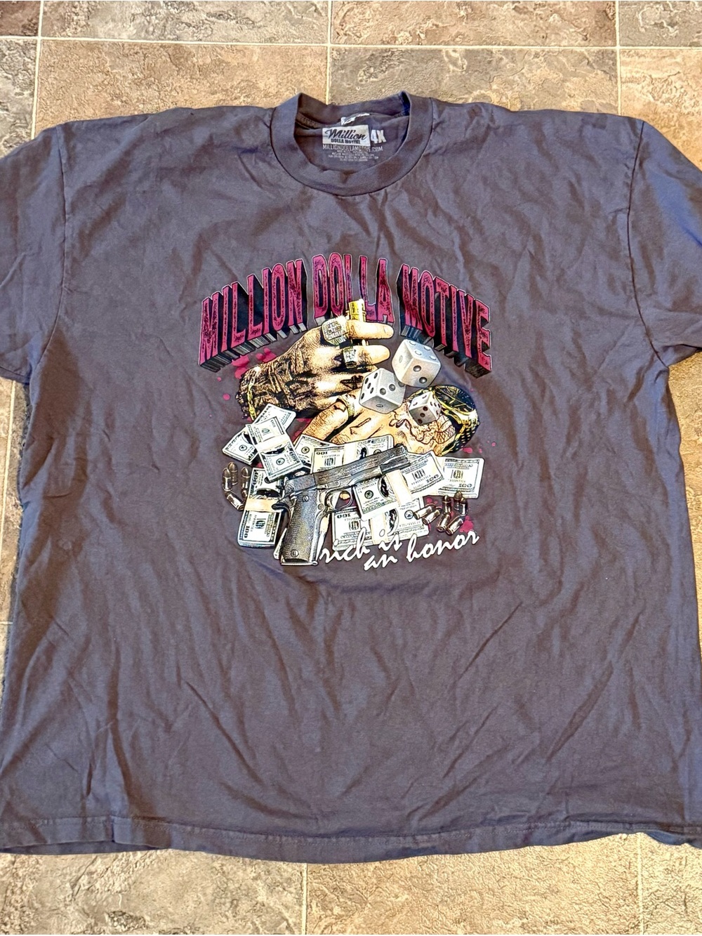 RICH IN HONOR TEE